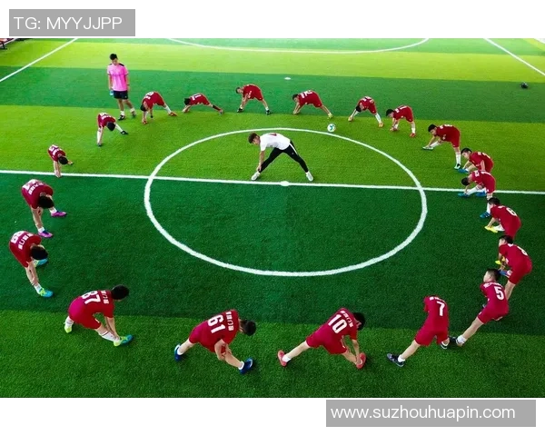 在绿茵场上追逐梦想与荣耀:足球场上的球星足迹与激情瞬间