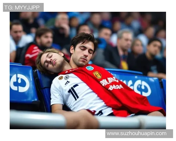 足球巨星赛场激情亲吻瞬间引发全球球迷热议 足球巨星赛场激情亲吻瞬间引发全球球迷热议