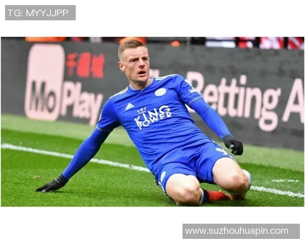 聚焦足球超级球星传奇人生探索其背后的荣耀与挑战 聚焦足球超级球星传奇人生探索其背后的荣耀与挑战